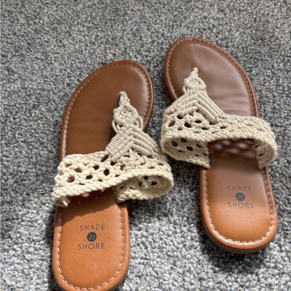 Shade & Shore Women's Cream Macramé Toe-Post Sandals with Tan Footbed - Picture 4 of 4